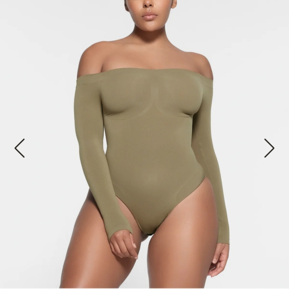 Skims seamless sculpt off the shoulder bodysuit | Army green, Medium